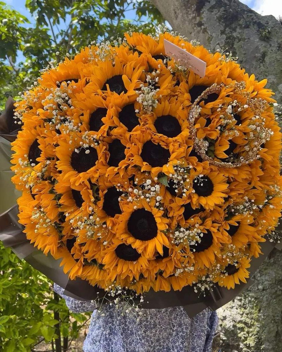 Camseyjay's tweet photo. Dear: Mama @agnesreoma  this is for you Happy Valentines 😘🥰 lagi kita naalala pag nakita ko to sun flower 💖 https://t.co/30Ny5scgx0
