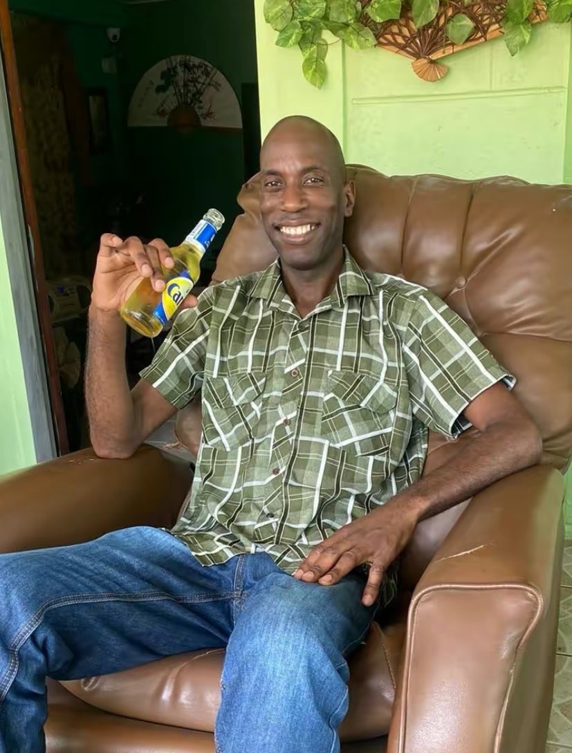 Me watching everyone Carnival Monday and Tuesday post 💕🥵