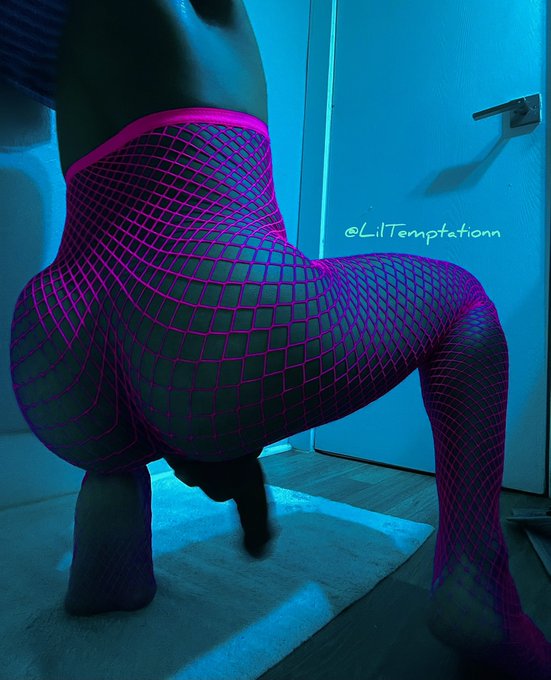 Where Are The Kinky Freaks That Enjoy Eating &amp; Swallowing ?   Follow &amp; Subscribe For More: @LilTemptationn