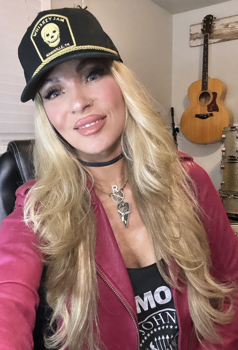 therachelstacy's tweet photo. Just finished being a guest on Sippin’ on Country Podcast…❤️❤️ thanks for having me Amy!
#emptyglass #press #promo #publicity
https://t.co/a2QHrYIh3c https://t.co/TwHrbK0Ool