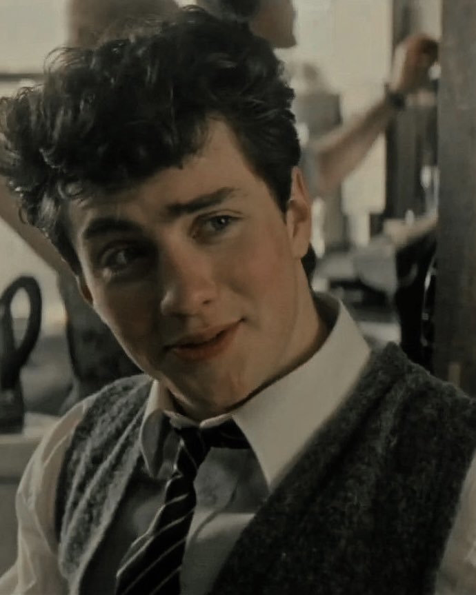 ofloyalies's tweet image. — 𝐓𝐇𝐄 𝐒𝐓𝐀𝐆. 

       an independent portrayal
       of james potter for the
       harry potter verse. jock. 
       chaser. captain. head boy. 
       fierce friend. he/him. 

a deity of #𝐡𝐲𝐥𝐢𝐚.