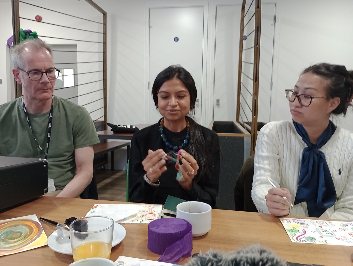 How to create a radical reading group that both explores and enacts social justice and decolonised pedagogy? Listen to this polyvocal podcast about #Inquilab.. a reading group with a difference at @UAL spoti.fi/48iItZU