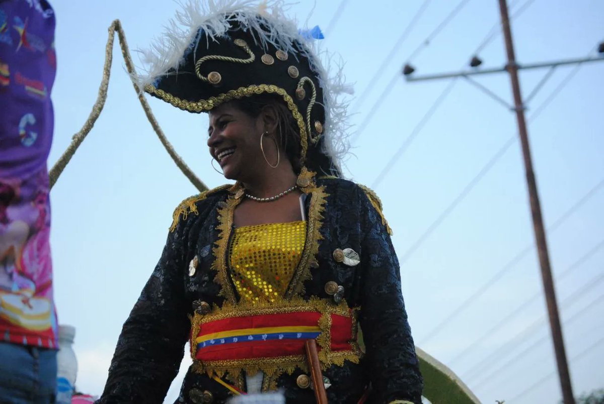 #BolivarTierraAncestral | Con muchísimo entusiasmo los trabajadores de nuestra empresa, #CVGFerrocasa y su presidente, José Tatá, fueron parte de la exaltación de nuestra cultura a través de los desfiles de carrozas y comparsas en Av. Gumilla, San Félix.

<a href="/CVG_Oficial/">Corporación Venezolana de Guayana - CVG</a>