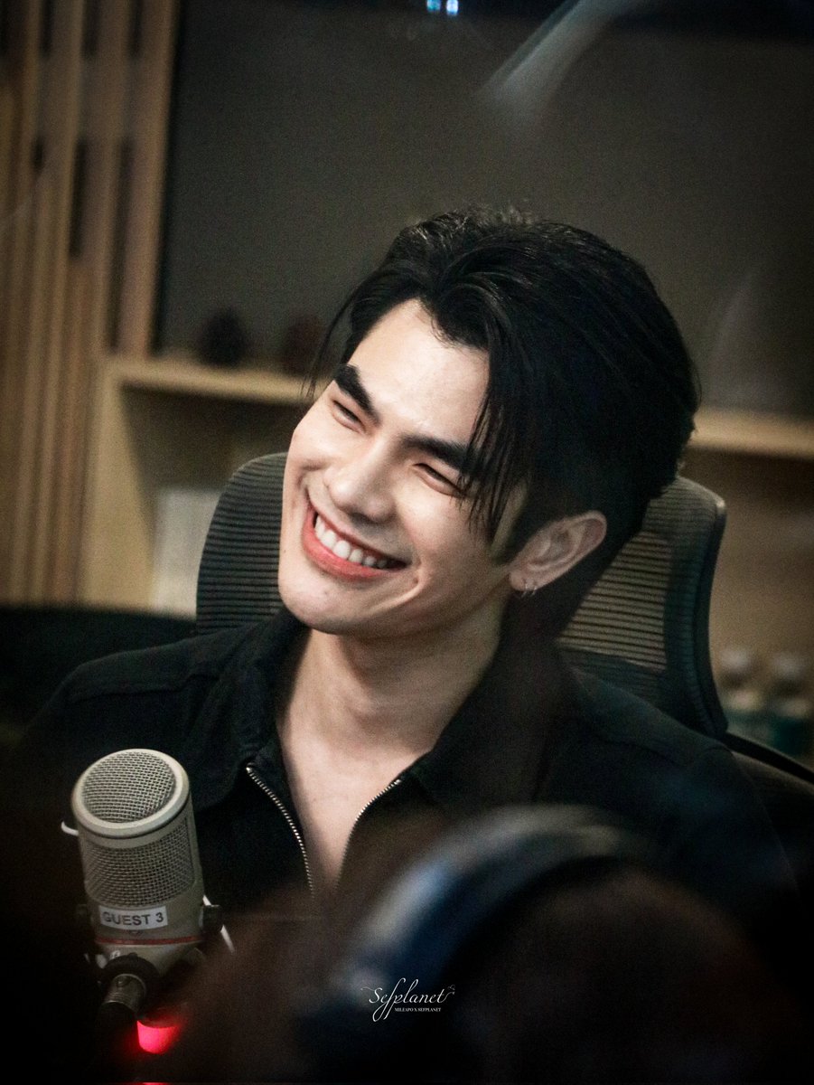 sefplanet15's tweet photo. เค้ายังคงมีรอยยิ้มสดใสเสมอ...ทุกครั้งที่พบกัน 💚

@milephakphum
#MilePhakphum 
#Flex1045xBEONCLOUDMUSIC
#BOCMUSICxMileBumpD1 https://t.co/VOrWARlzov