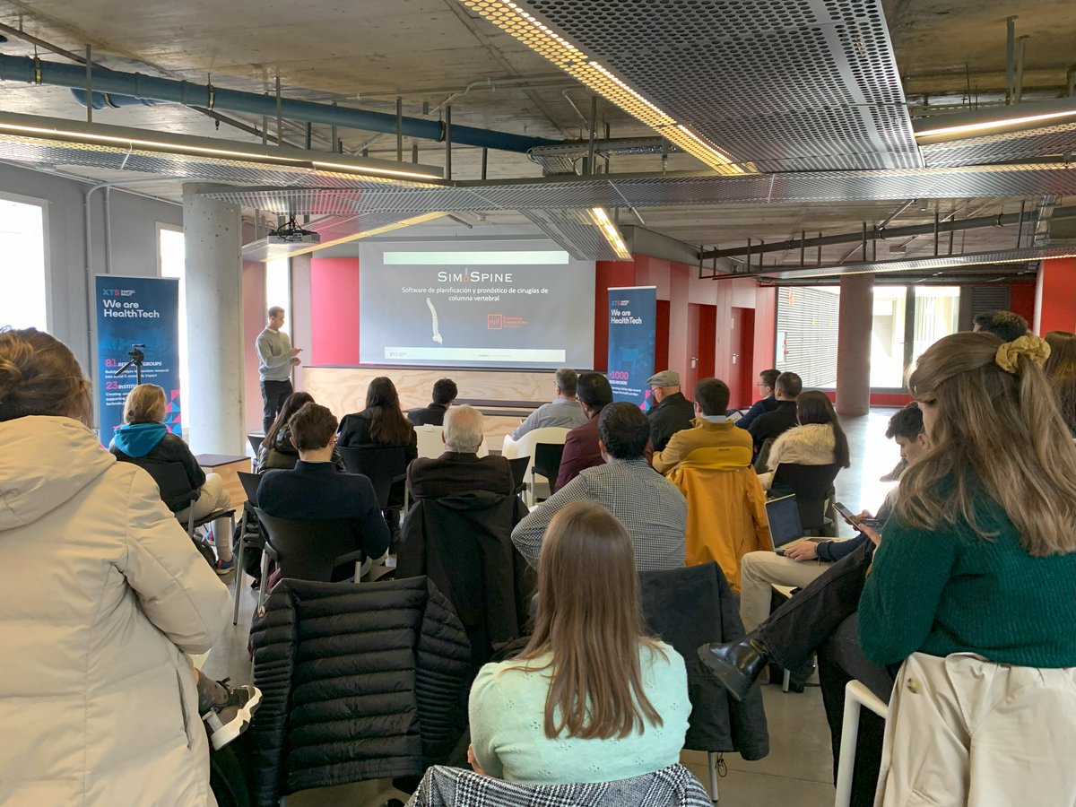 XartecSalut's tweet photo. 🎙️Continuenado con el #IntercanviEmprenedor, está Pablo Orons quien presenta el trayecto de #SimOspine, un software as a medical device (#SaMD) que permite predecir el fallo mecánico predominante (Proximal Junctional Failure) ⚡️ https://t.co/GXCv0mqMey