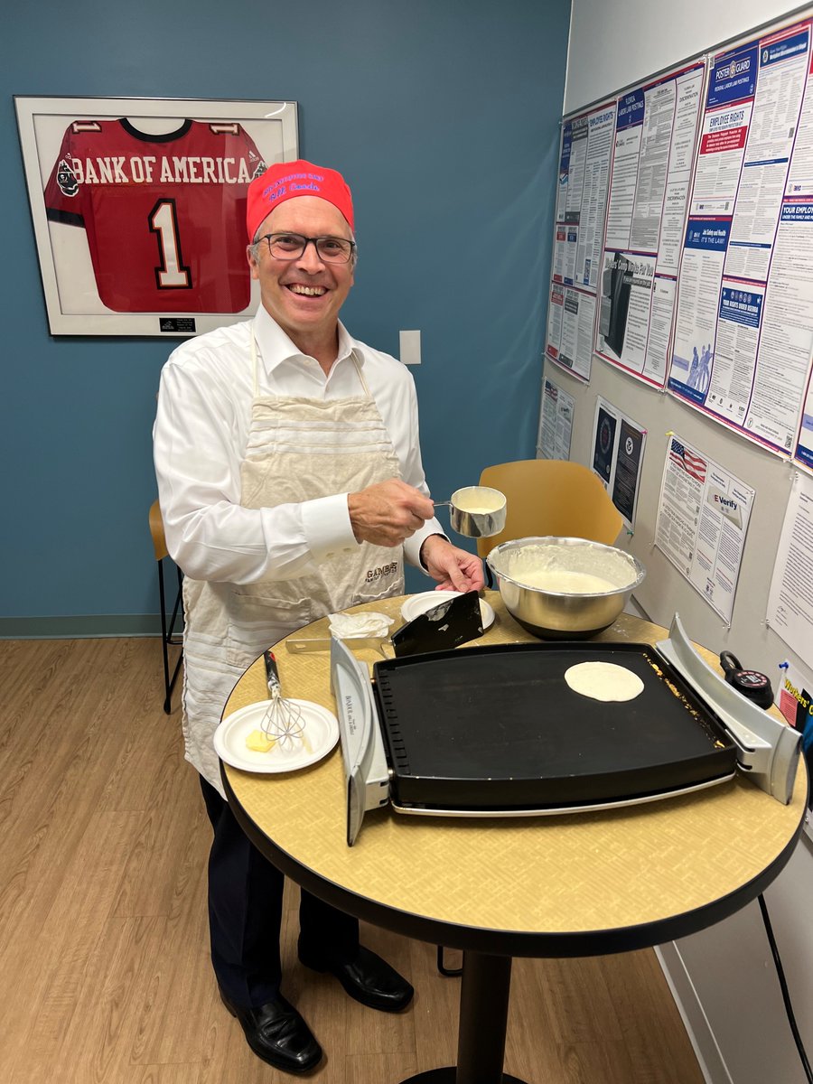 arshaler's tweet photo. Thanks to @BillGoede for donning his chef's hat in honor of #NationalPancakeDay &amp; serving up a delicious breakfast for our @bankofamerica teammates https://t.co/CnPL2Ubi1b