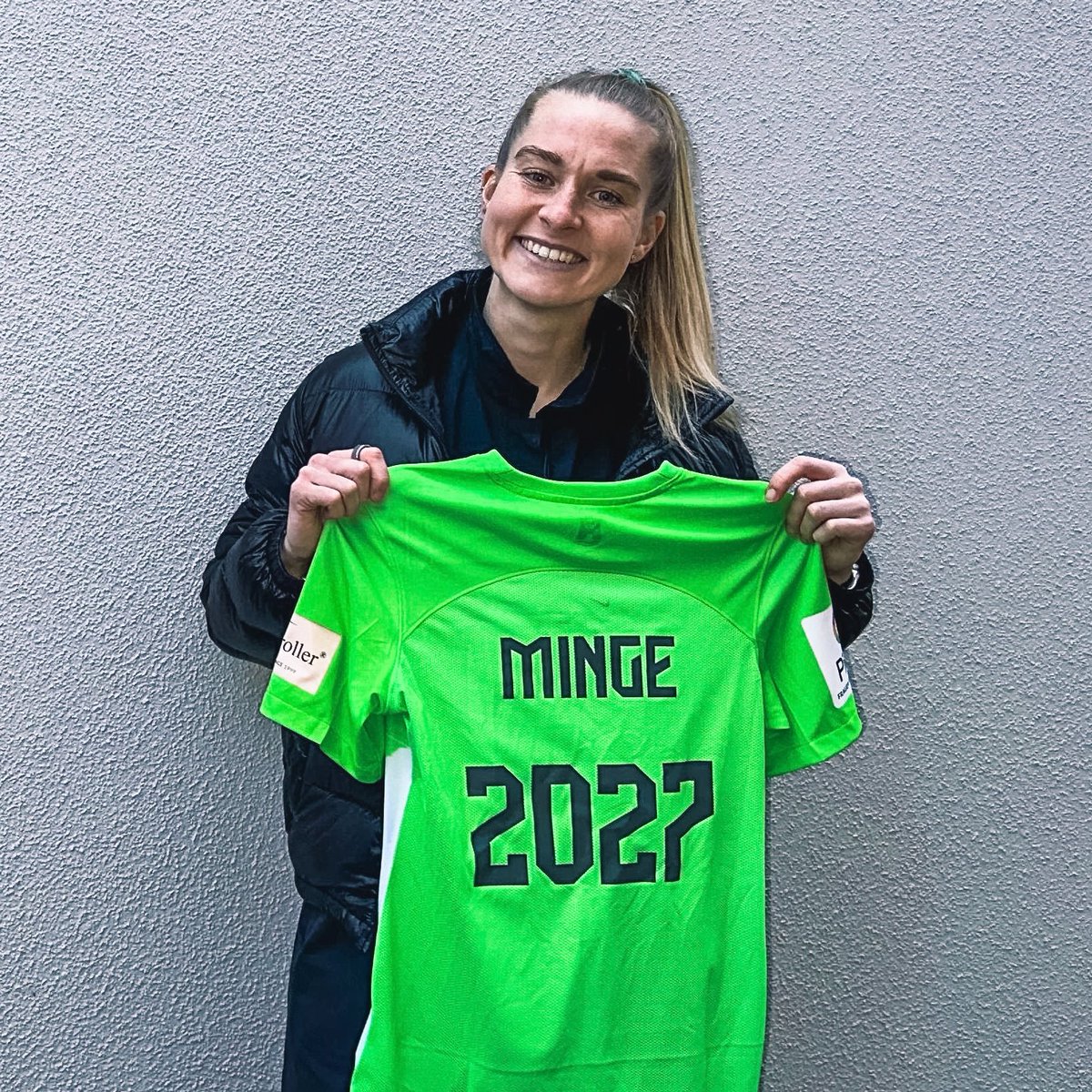 VfLWolfsburg_EN's tweet image. Welcome! 👋 Janina #Minge signs for VfL Women ✍️ 

The 24-year-old will join Wolfsburg in the summer on a free transfer from Freiburg. 🤝

More info ➡️ vfl.ink/Ap5WE