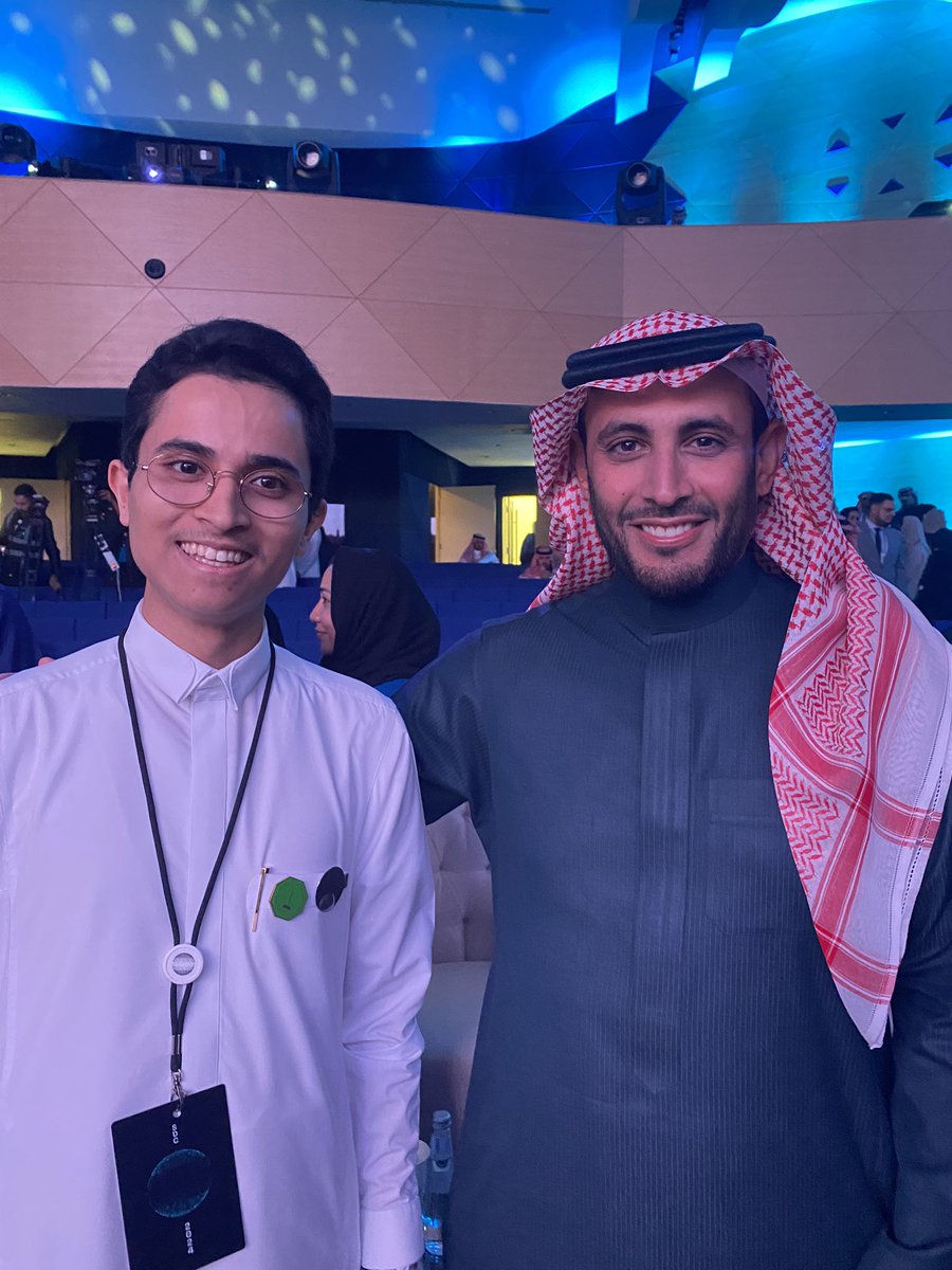 capt_fadag's tweet photo. مع ختام #مؤتمر_الحطام_الفضائي، سعدت وتشرفت بلقاء معالي الدكتور محمد بن سعود التميمي، محافظ هيئة الاتصالات والفضاء والتقنية، والرئيس التنفيذي لوكالة الفضاء السعودية 🇸🇦🛰️

مؤتمر مميز، وضيوف مميزون، شاركونا خبراتهم المتراكمة في قطاع الفضاء، لأجل العمل نحو #فضاء_مستدام. https://t.co/GAtvOyXCTz