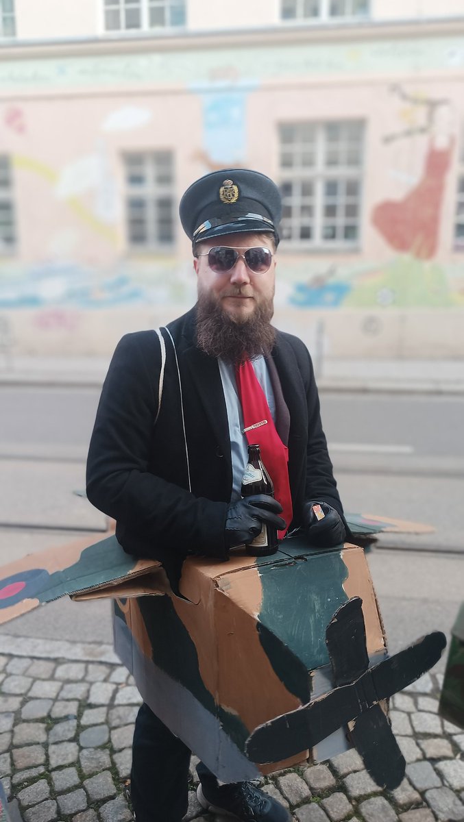 Tom_Rodig's tweet image. Feuersturm, brich los!
#DD1302 #Dresden 
Letzte Momente auf der Rollbahn