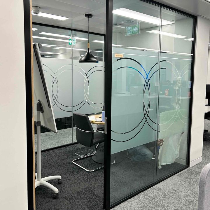 mjcp_london's tweet image. We had the privilege to collaborate with Huawei UK, bringing a fresh vibe to their brand-new Paddington office this January 2024. 

#windowgraphics #metalsignes #lightbox #barbican #MJCPShowcase #PrintingEvolution #CreativeJourney #PrintArt #InnovationInPrint #LondonPrint