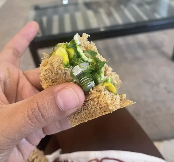 ArenaJet's tweet photo. Now, an IndiGo flyer has found a screw in sandwich.

The passenger was traveling from Bengaluru to Chennai.

When he asked IndiGo for compensation, the crew denied it because he had opened the package after leaving the flight.

Source: https://t.co/bSfXQDG9qL https://t.co/s9FvSGFDGP