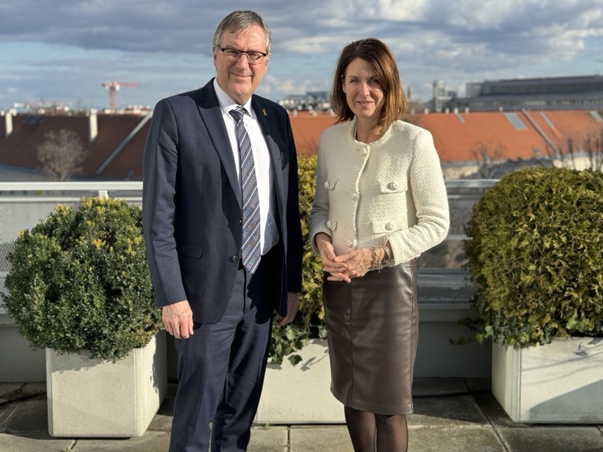 IsraelinAustria's tweet photo. Botschafter @DavidRoet hatte heute die Gelegenheit sich mit @FFG_AT Geschäftsführerin Henrietta Egerth-Stadlhuber über das Kooperationspotential in Forschung & Entwicklung zwischen 🇮🇱 & 🇦🇹 auszutauschen. 

Auf vielen Ebene gibt es schon eine enge Zusammenarbeit und beide betonten diese noch weiter ausbauen zu wollen.