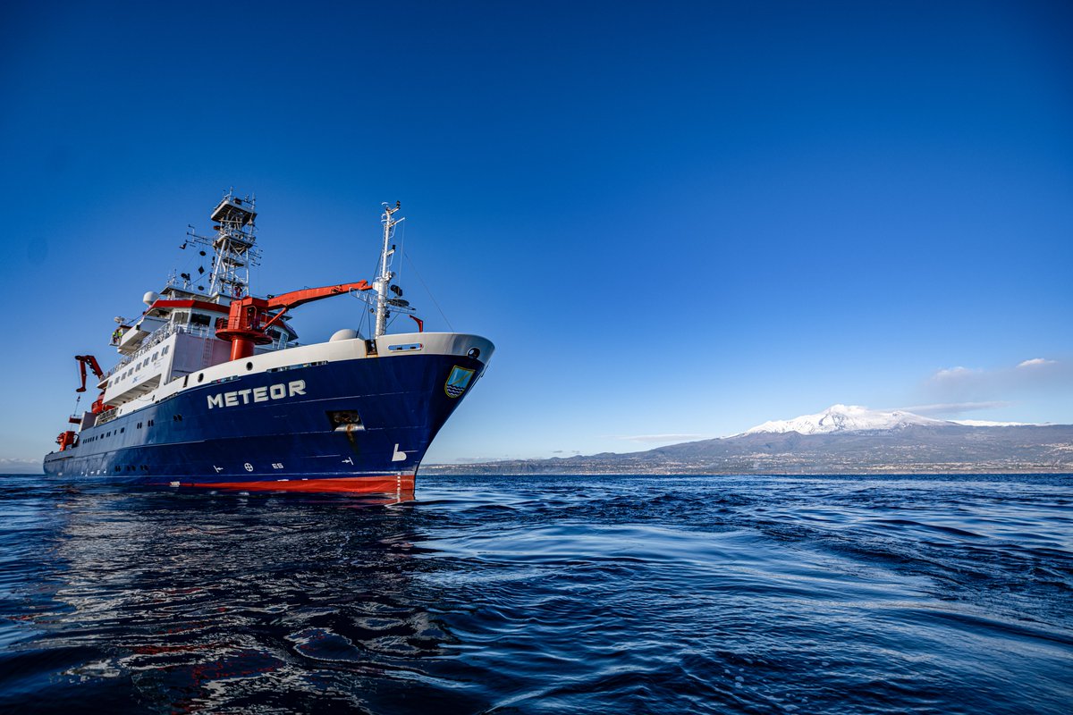 METEOR expedition M198: An international research team is investigating the flank instability of Mount #Etna in the Mediterranean. Photo: Felix Gross, CAU geomar.de/en/news/articl… @INGV_press @kielunimarine @kieluni