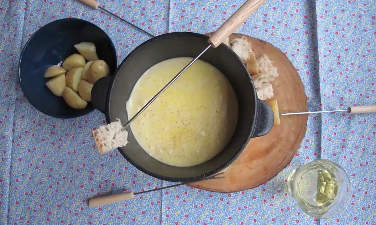 WCCheeseCo's tweet photo. For those of you wondering what to cook your other half for #ValentinesDay, we personally love a fondue. Of course, there has to be cheese!
https://t.co/QTQeUTCems https://t.co/pBeuEyZ1B4