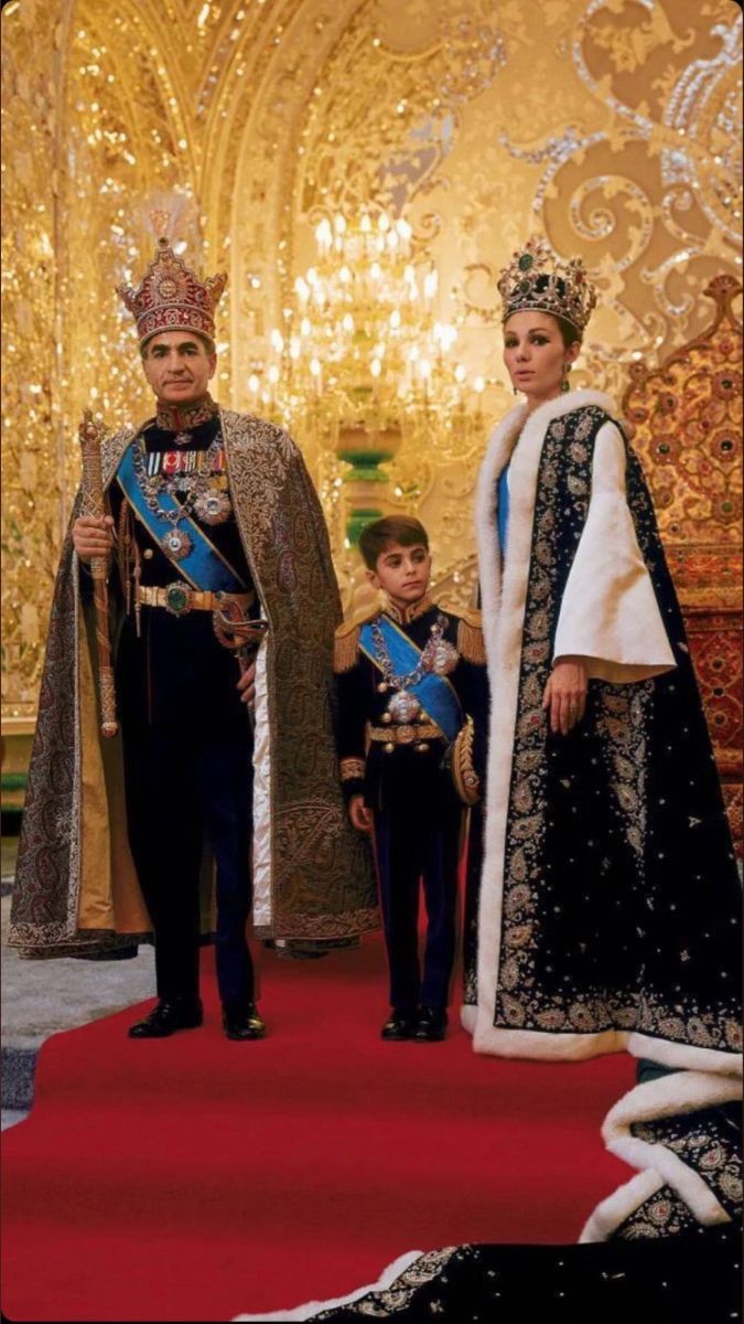 خاندان ایرانساز ❤️👑
#من_وکالت_میدهم
#جاویدشاه
#رضاشاه_روحت_شاد