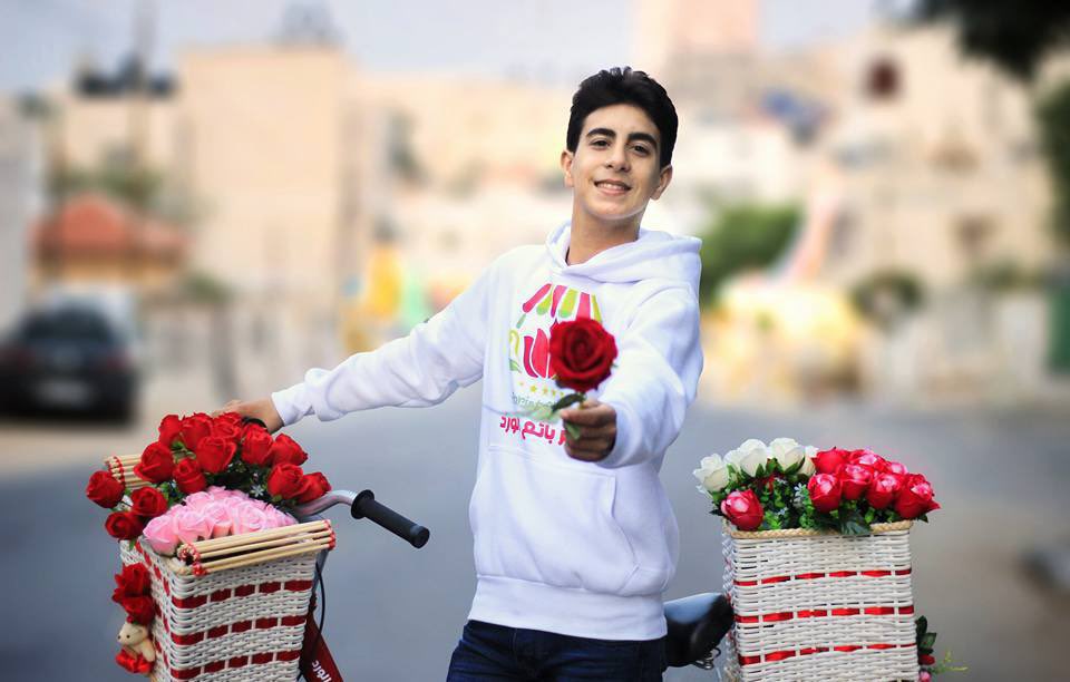 .
.
.
أفضل العطَــآء
يگـوٰن من الذين لـآيملگوٰن
شيئـآ وٰلگنهـم يعــرفوٰن قيمــھ
العطآء بـ الگلمھ الطيبھ وٰالـإبتسآمھ☺️

. ✍ـᶽᝰོ