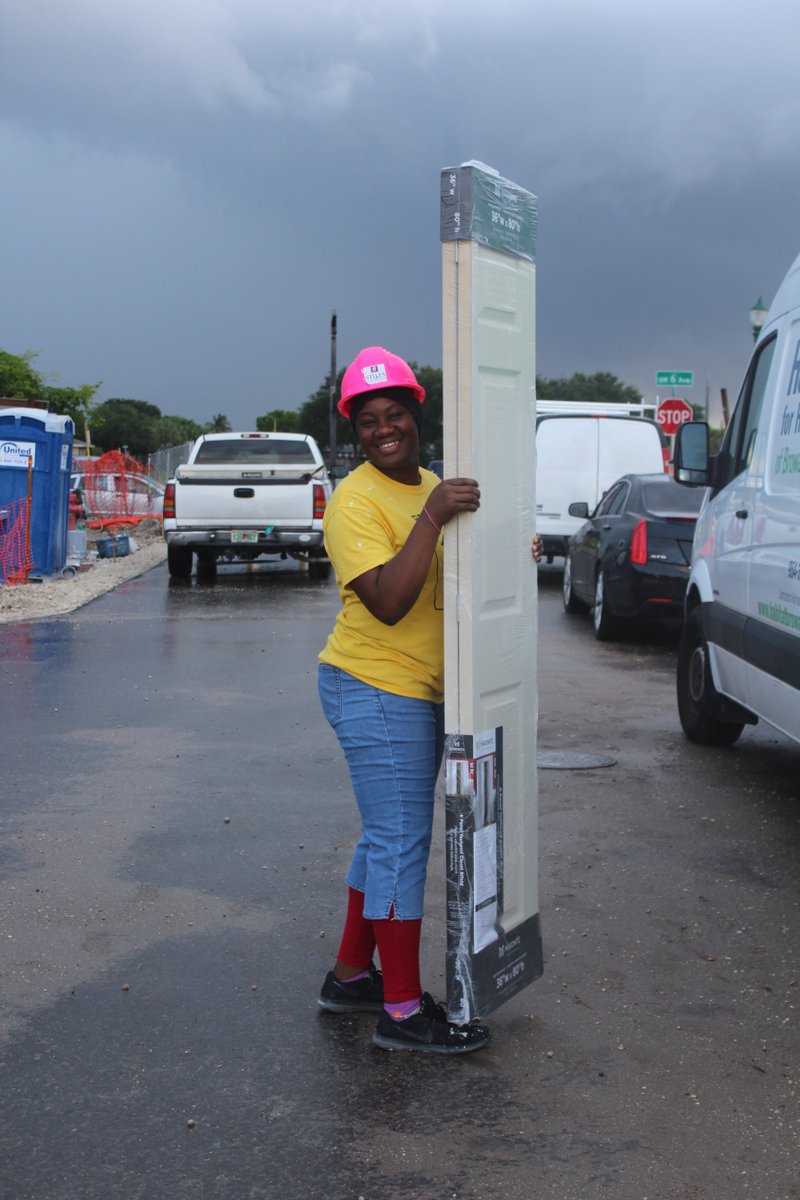 HabitatBroward's tweet photo. Rainy days won't stop our future homeowners from shining! β π
#HabitatForHumanity #socialgood #habitatbroward #communitysupport #family #helpingothers #browardcounty #habitatbuild #nonprofitsofinstagram #letschangebroward #AffordableHomeownership #habitatfamily https://t.co/3Dnjwjw5KI