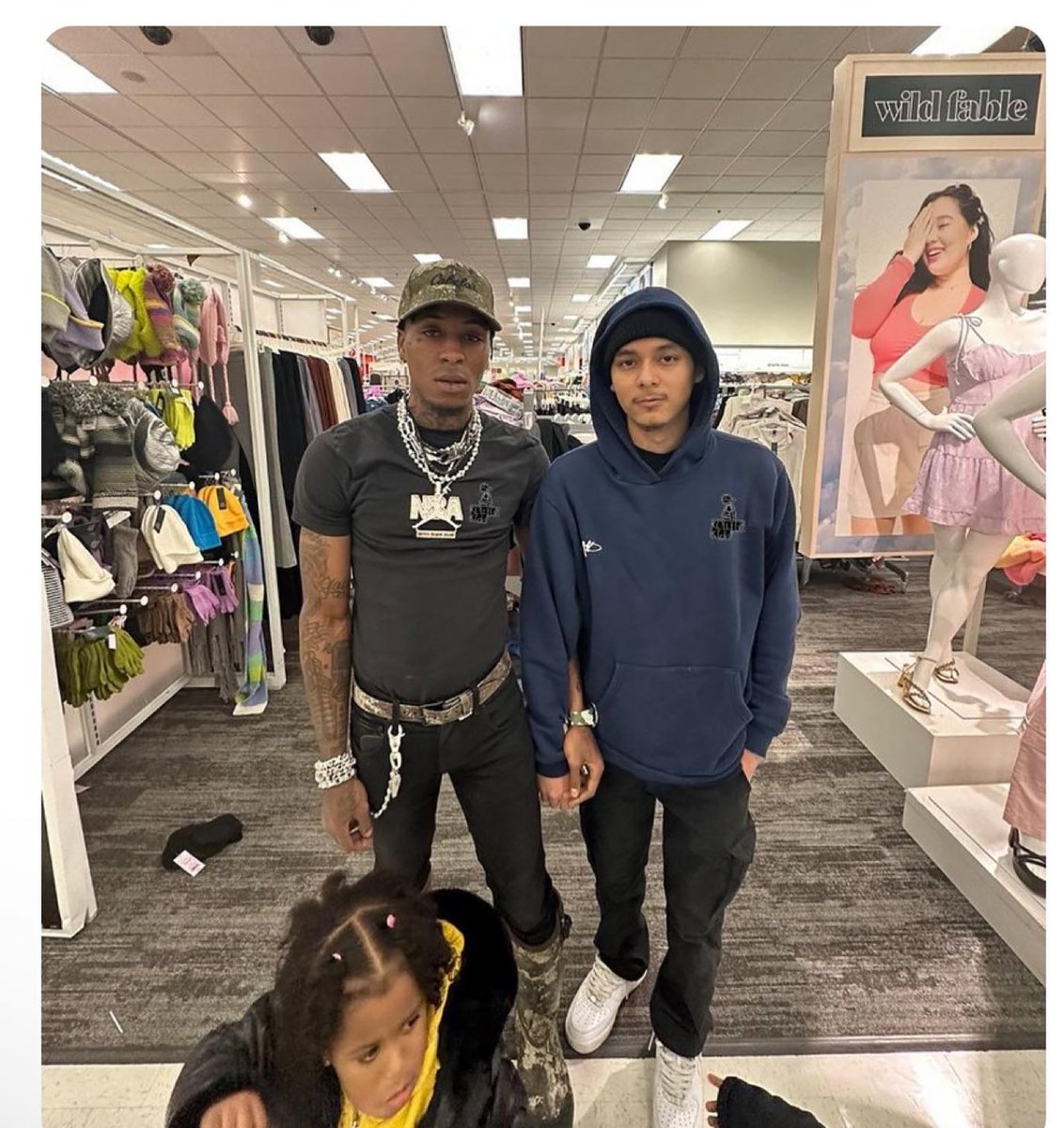 SignTheArtist's tweet image. NBA Youngboy and a lucky fan 💙