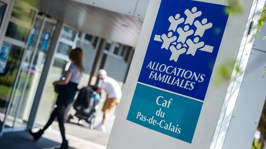 bfmtech_'s tweet photo. 600.000 comptes piratés? La Caf ouvre "des investigations"
https://t.co/uUS4LMRxOa https://t.co/gGCz8IzS0k