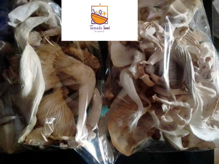 tumadefood's tweet photo. Wat do u call this in ur language? 😋
Zero cholesterol, contains Lovastatin which reduces bad cholesterol in blood stream.

We sell neatly dried oyster mushroom. #1000 per pack. Order via WhatsApp: Link in bio

Less dan 1 GBP/USD/EUR

Mushroom in Ibadan Lagos Abuja Nigeria Wizkid https://t.co/rqtHcEB0ps