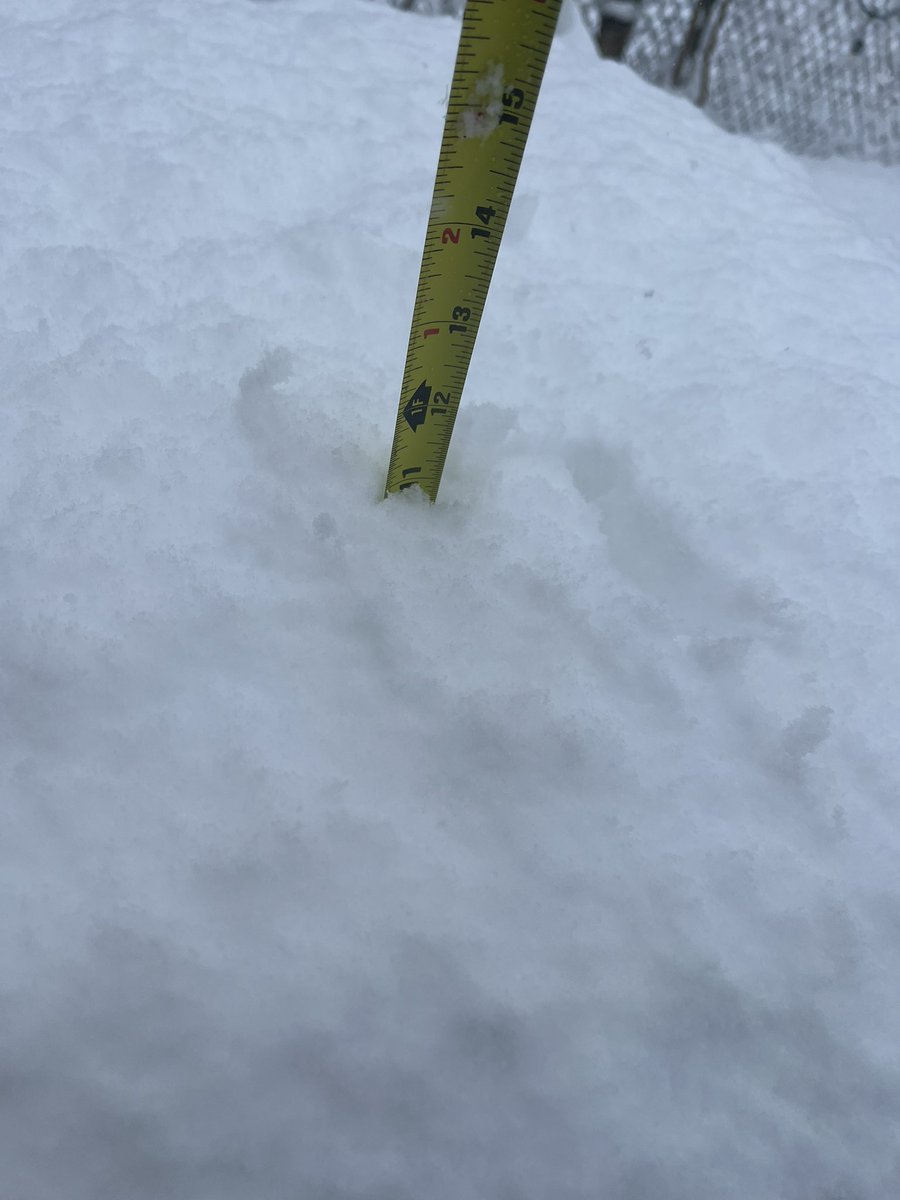 11 inches in Hartford as of 11am… 3 inches in the past 2 hours and still snowing hard… temp just under 32 degrees <a href="/Eweather13/">eweather</a> <a href="/ryanhanrahan/">Ryan Hanrahan</a> <a href="/gilsimmons/">Gil Simmons</a>