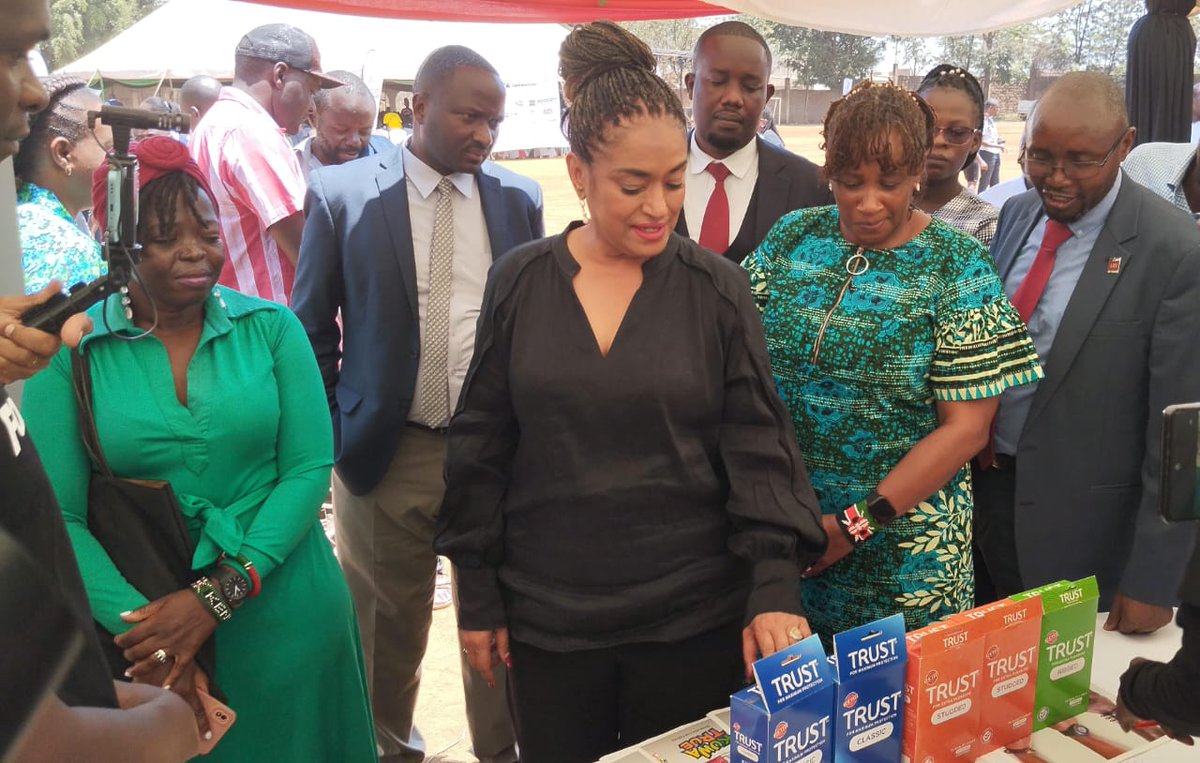 PSKenya_'s tweet photo. On #WorldCondomDay2024, #PSKenya proudly presented its range of commercial products at the Mathare Youth Sports Association, where we were honored by a visit from the Honorable Esther Passaris, Nairobi County Women Representative.
#TrustCondoms #SaferIsFun https://t.co/GQsPeEPZf5