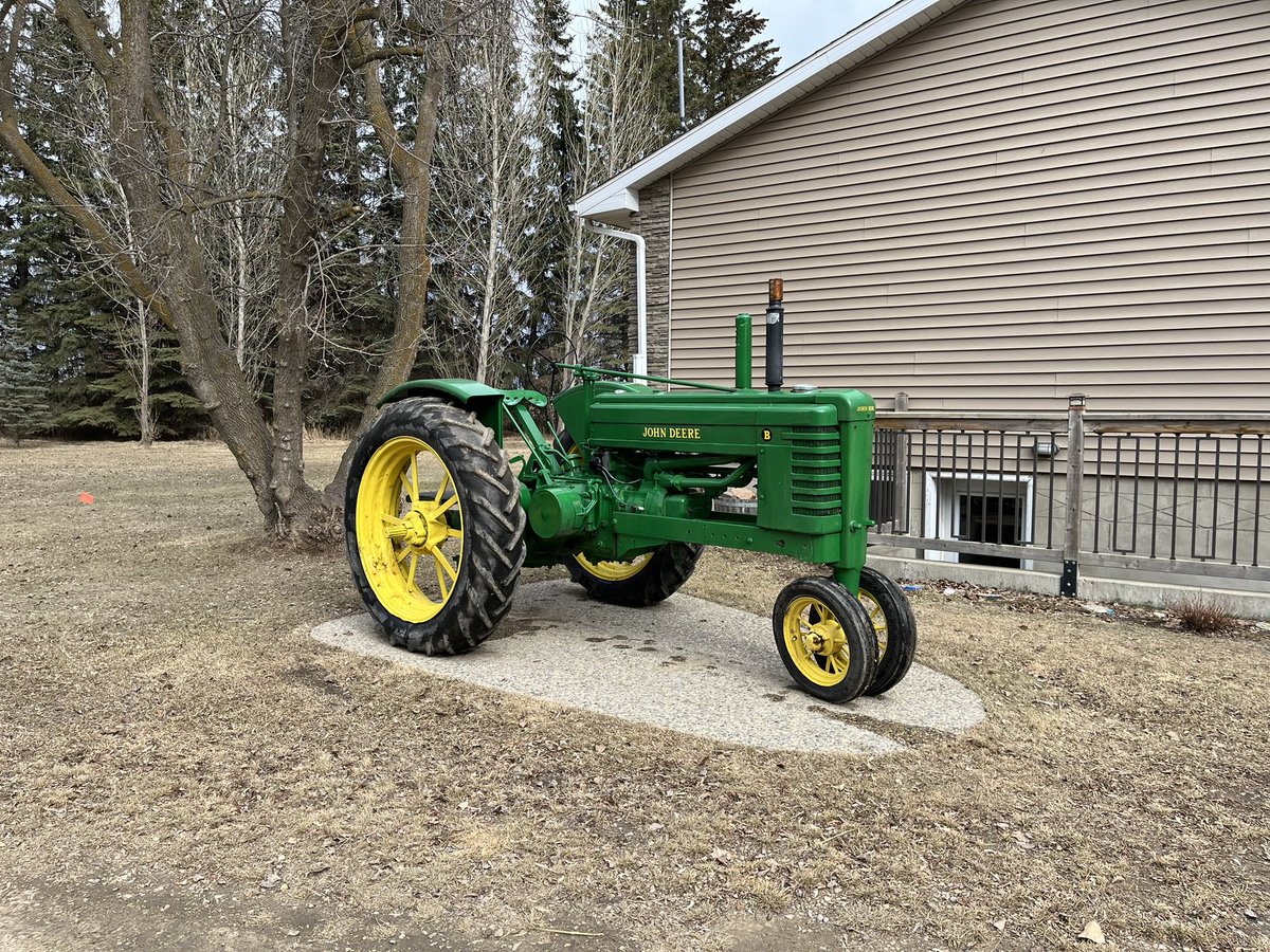 It’s #CdnAgDay! Let’s celebrate Canadian Agriculture! 🇨🇦 

We are proud to carry on the family tradition, growing food on this land for nearly 100 years.