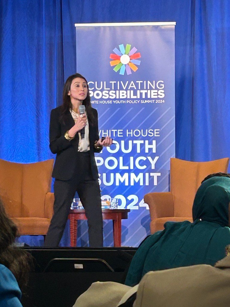 Adriana Galvan, Co-Director of Center on the Developing Adolescent, at #WHYouthSummit24 sharing the importance of building contexts of belonging to healthy adolescent development. developingadolescent.semel.ucla.edu/adolescence-an…