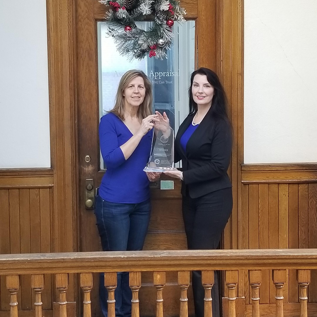 🏆 #ChamberoftheYear Update! Our #trophytour continues with a stop at Ascension Appraisal in #Leominster! We are sharing this amazing national honor with the people who helped us achieve this historic milestone—our members! #weloveourmembers #choosenorthcentral #northcentralma