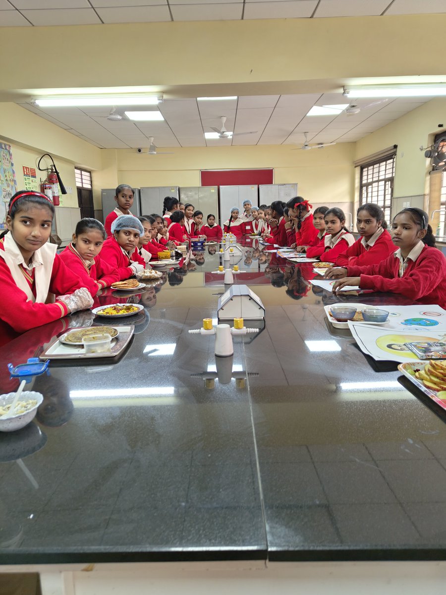 Sandhya78141926's tweet photo. "Your diet is a bank account. Good food choices are a good investment."- Bethenny Frankel
Govt Girls Sr. Sec. School No.1 Khyala organised a Health and wellness competition. Students cooked nutritious and delicious food with a beautiful presentation. https://t.co/XLSr0OLdCZ