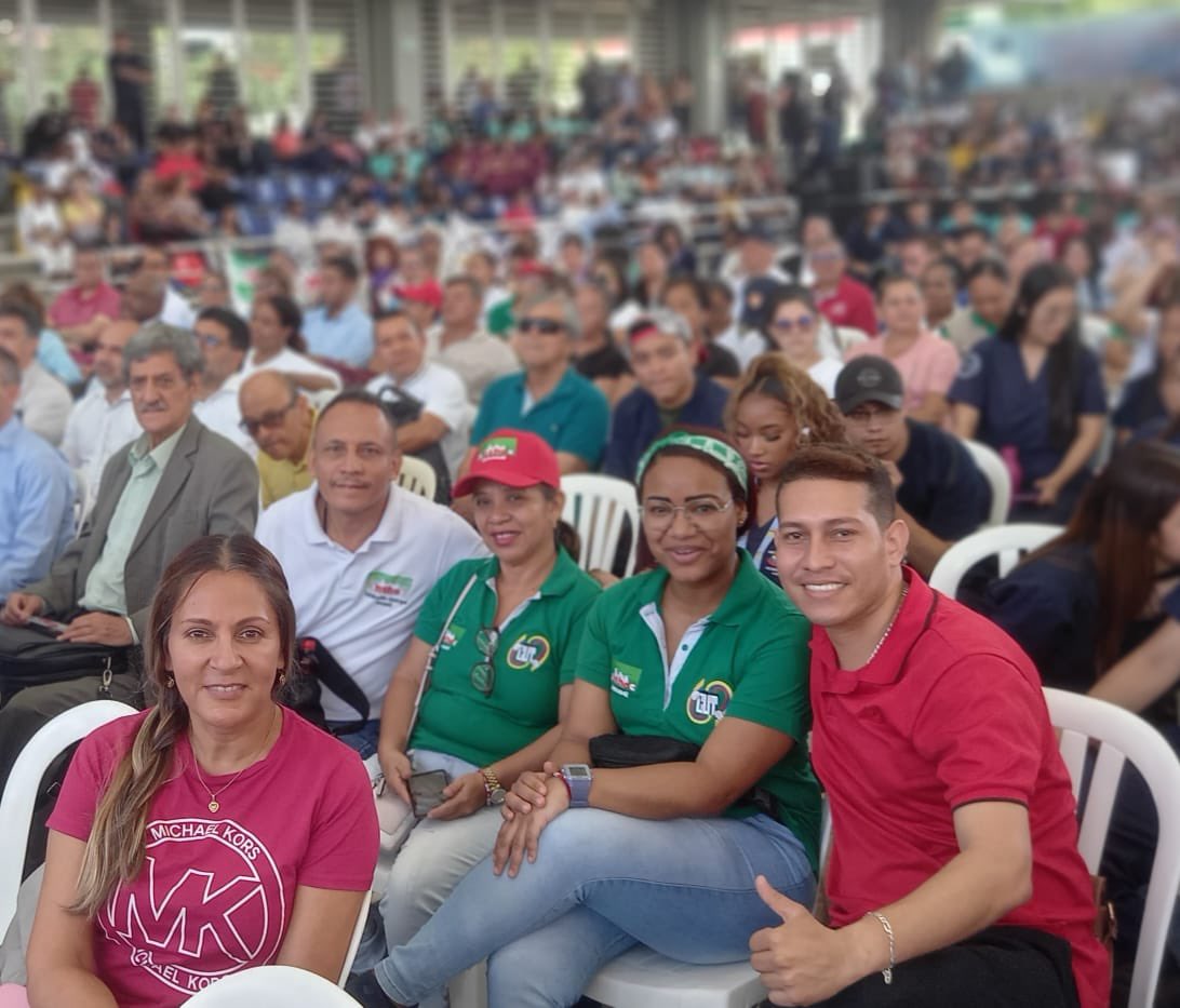 HospitalPiloto's tweet photo. A esta hora se encuentra la Gerente Doctora Beatriz Eugenia Luligo, representante de Asousuarios y representantes de #ANTHOC en la audiencia pública de socialización de la Reforma a ma Salud @MinSaludCol https://t.co/8iDecTZK3C