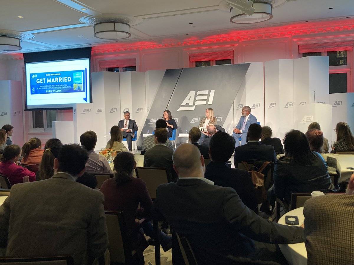'Get Married' book launch in Washington, D.C. last night @aei with @BradWilcoxIFS @RameshPonnuru @emilyjashinsky @IanVRowe @annalouiesuss - and a look at the American experiment in the pursuit of happiness. 🇺🇸 🧵aei.org/events/get-mar…
