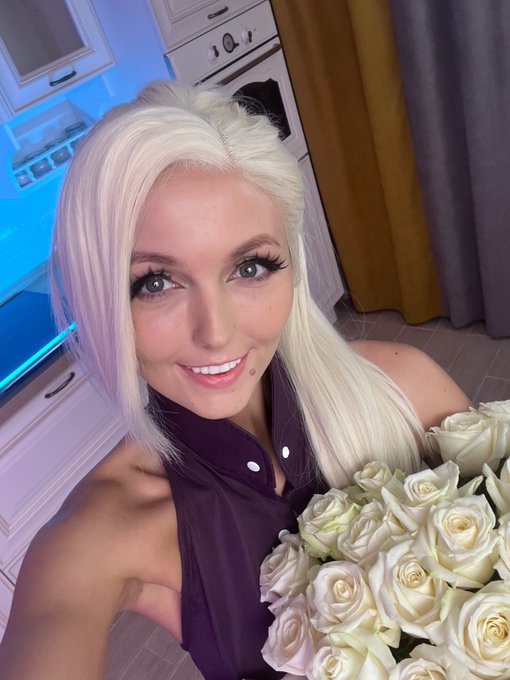 All girls like flowers💜 https://t.co/5cxRBppuz8