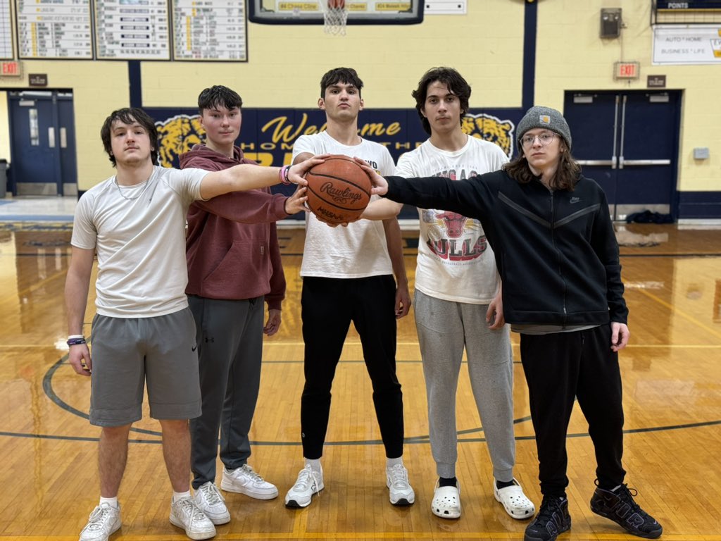 RhsAdv's tweet photo. 4th Hour: 🏀🏆 https://t.co/YEmkm9Poux