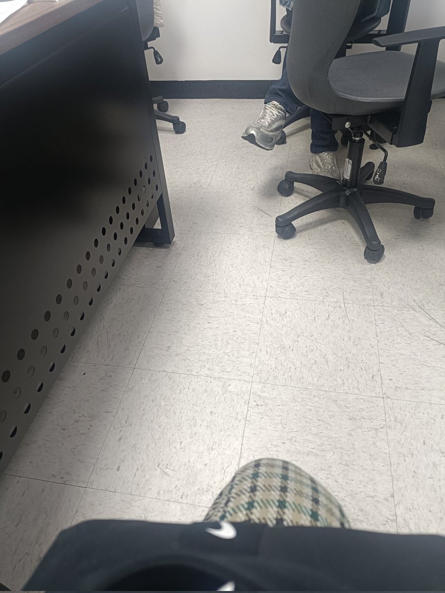 Alainwho's tweet photo. Imagínense vivir con VIH, trabajar en una tienda de insumos para mascotas, QUE TUS JEFAS NO TE DEN SEGURO SOCIAL, revelar tu estatus porque tienes que pedir permiso a acudir a una cita en la Clínica Especializada Condesa y que al otro día de tu cita, te avisan que estás despedido https://t.co/wl6hUWHpp3