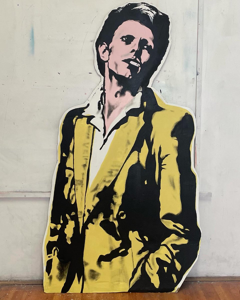 TradeMarkArt's tweet photo. Cutting the mustard…. Bowie cut out … acrylic and oil paint on cardboard.  #contemporaryart #contemporarypainting #poppainting #davidbowie #phillydogs #theyearofthediamonddogs https://t.co/S55ocEptF9