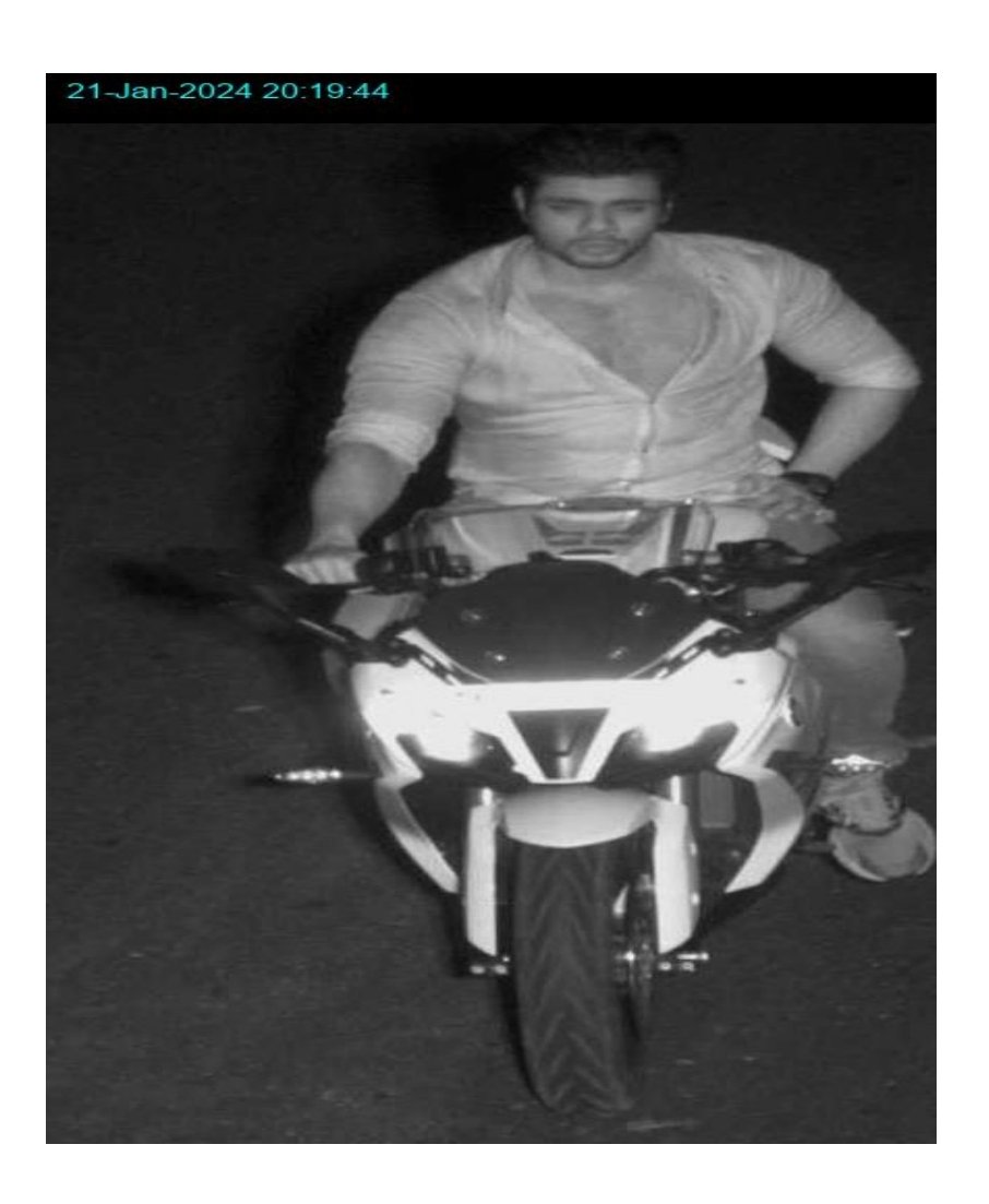 gov: don't ride without a helmet, we will fine you 👿
.
.
also gov: but see how cool you look when you do it 😍