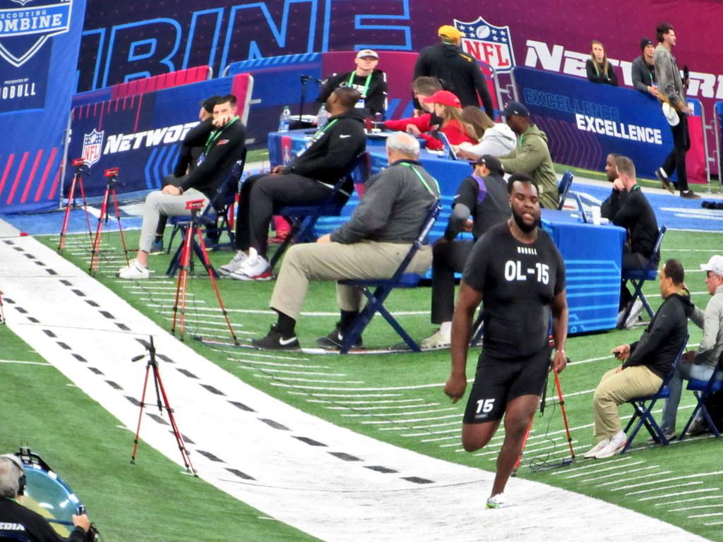 ronNcaphill's tweet image. Highly recommend #NFLCombine.

#NFL has done exceptional job in recent years to make the event entertaining.

Completely free to attend - with #DraftExperience that includes interactive activities and #SuperBowl trophy viewing.

Plus @peter_king has a great brewery charity event.