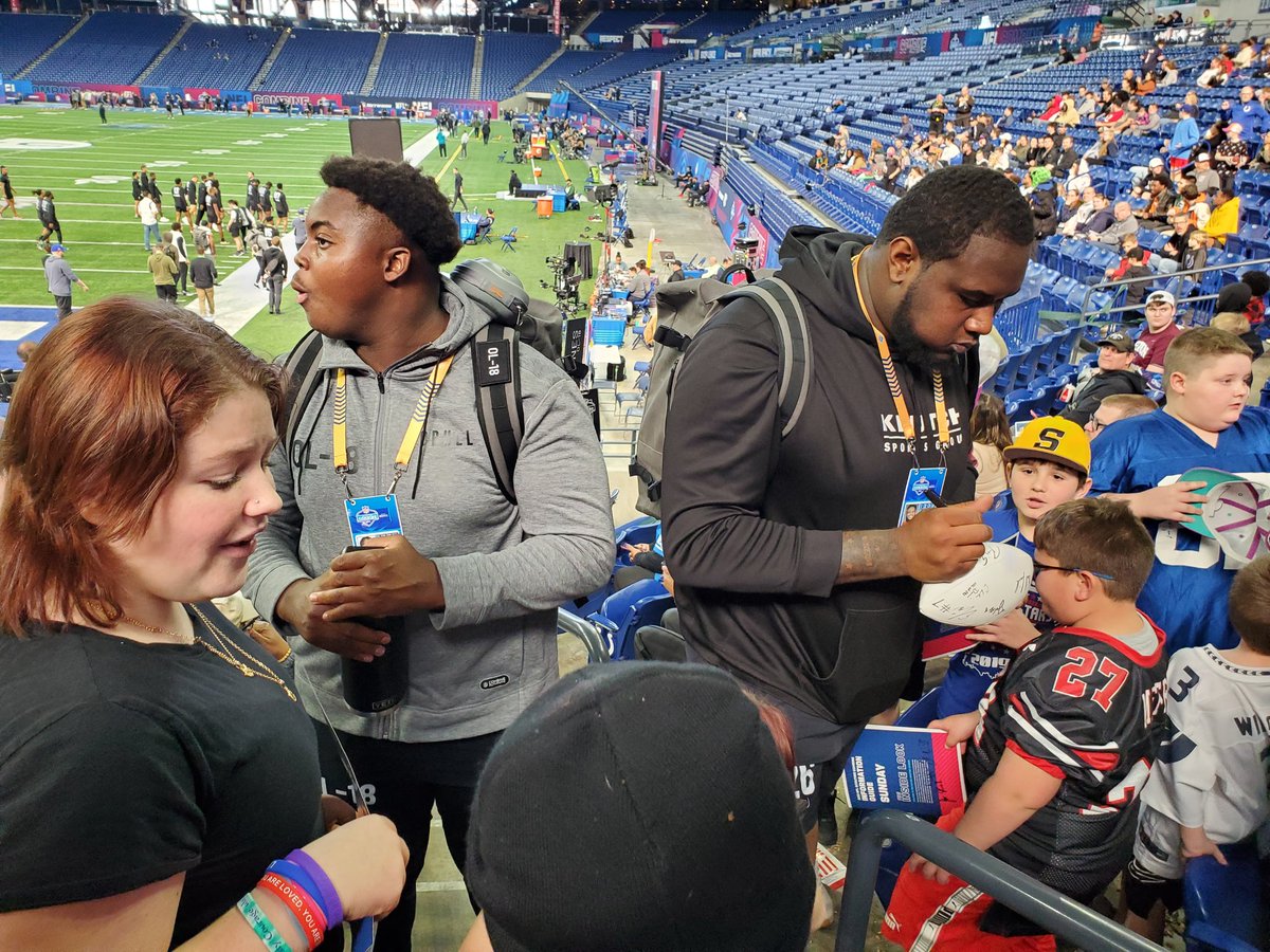 ronNcaphill's tweet image. Highly recommend #NFLCombine.

#NFL has done exceptional job in recent years to make the event entertaining.

Completely free to attend - with #DraftExperience that includes interactive activities and #SuperBowl trophy viewing.

Plus @peter_king has a great brewery charity event.