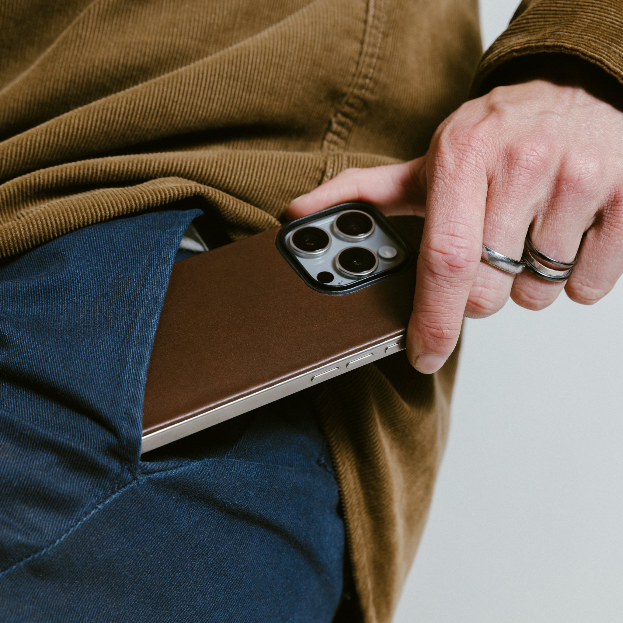 Nomad na platformě X: „Introducing: Magnetic Leather Back Nomad na platformě X: „Introducing: Magnetic Leather Back