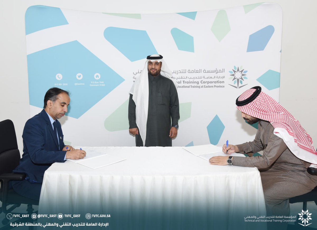 💠 (200) فرصة وظيفية 

ضمن فعاليات ملتقى الموارد البشرية برعاية سعادة نائب المحافظ لسياسات التدريب و الجودة د.عبدالله المرزوق 

تم توقيع 4 مذكرات توظيف بين #صناعي_الدمام وعدد من منشآت القطاع الخاص بهدف توظيف الكوادر الوطنية للانخراط في سوق العمل من متدربي #التدريب_التقني في عدة