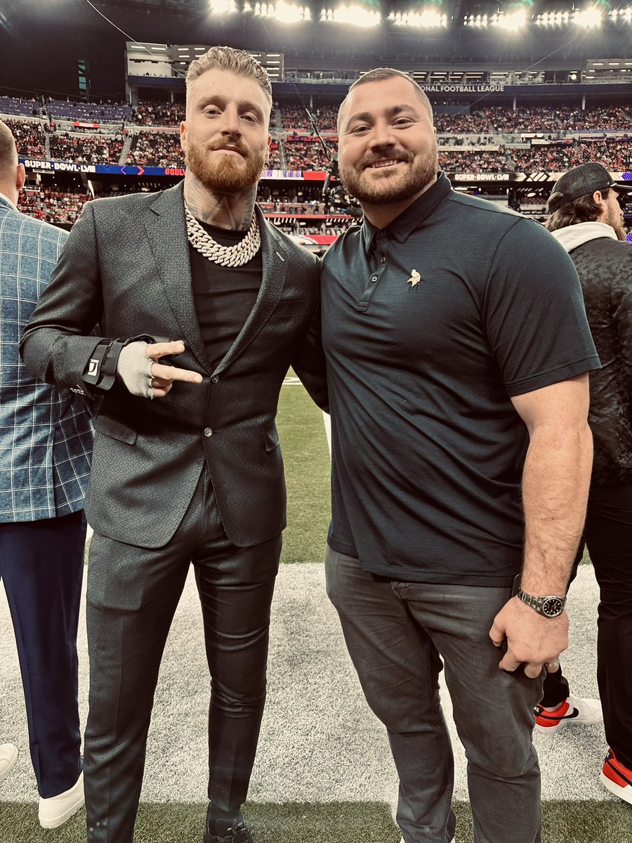 One of my greatest highlights of #SuperBowl was seeing 2 of my favorite people being recognized for the outstanding men they are - Walter Payton Man of the Year nominees. Sorry for the scream when I saw you, @horribleharry99 & @CrosbyMaxx - I just love seeing you together🥹