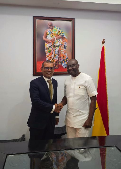 oofmghana's tweet photo. As Chair of the @V20Group, it has been my pleasure to welcome @TheCVF Secretary-General 🇲🇻  @MohamedNasheed to 🇬🇭 , host country for the CVF secretariat. Ghana is poised to remain at the forefront of global climate advocacy. Akwaaba! #ClimateForward #ClimateFinance #ClimateAction https://t.co/oTNifuGaKl