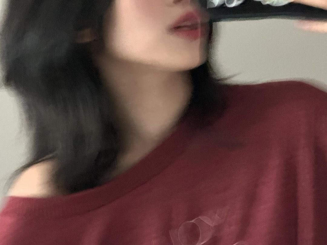 itzyryudjin's tweet image. 젤 좋아하는 빨간 티셔츠