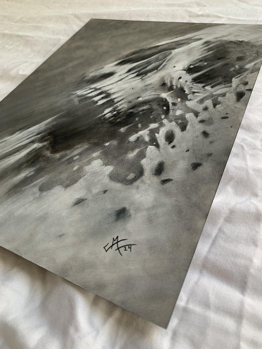 I just finished up a new skull today!! 
Go check out my skulls and other sci-fi projects on my website!! chrismccallart.com/copy-of-origin…