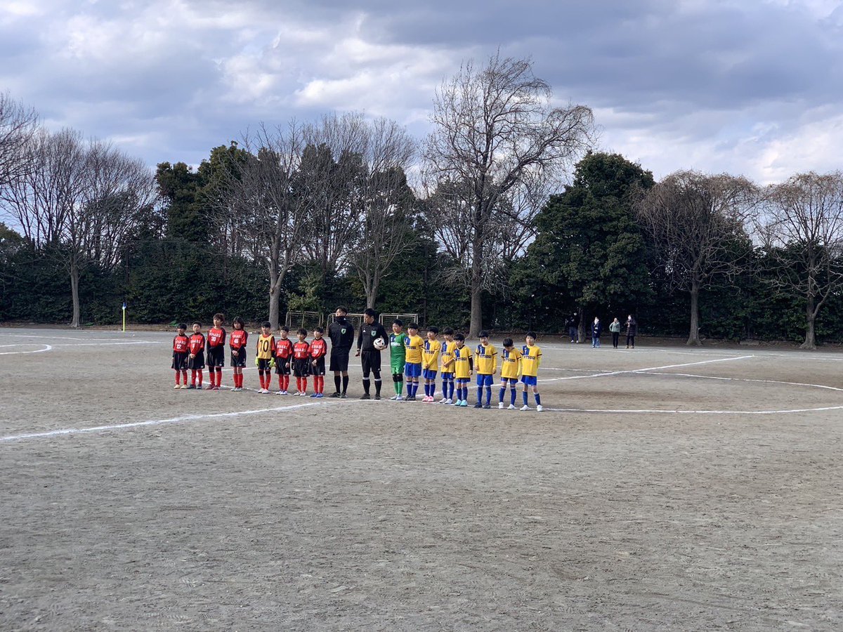 荏田東カップ
3、4年生は神奈川遠征を行いました。
神奈川のチームの勝負強さはすごかったです！ぜひ真似をしてレベルアップしましょう！