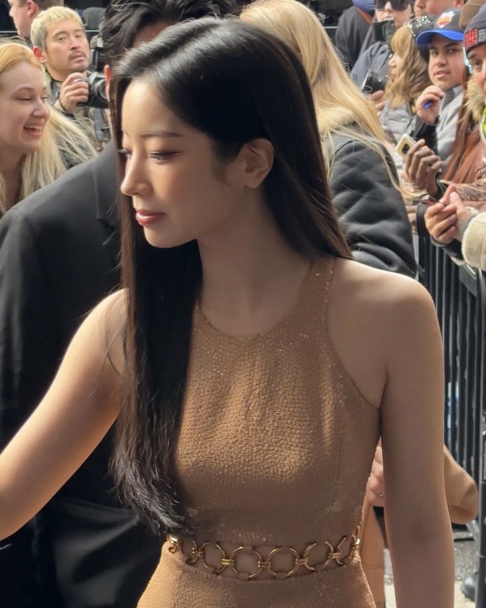 archivedkdh's tweet image. kim dahyun in real life