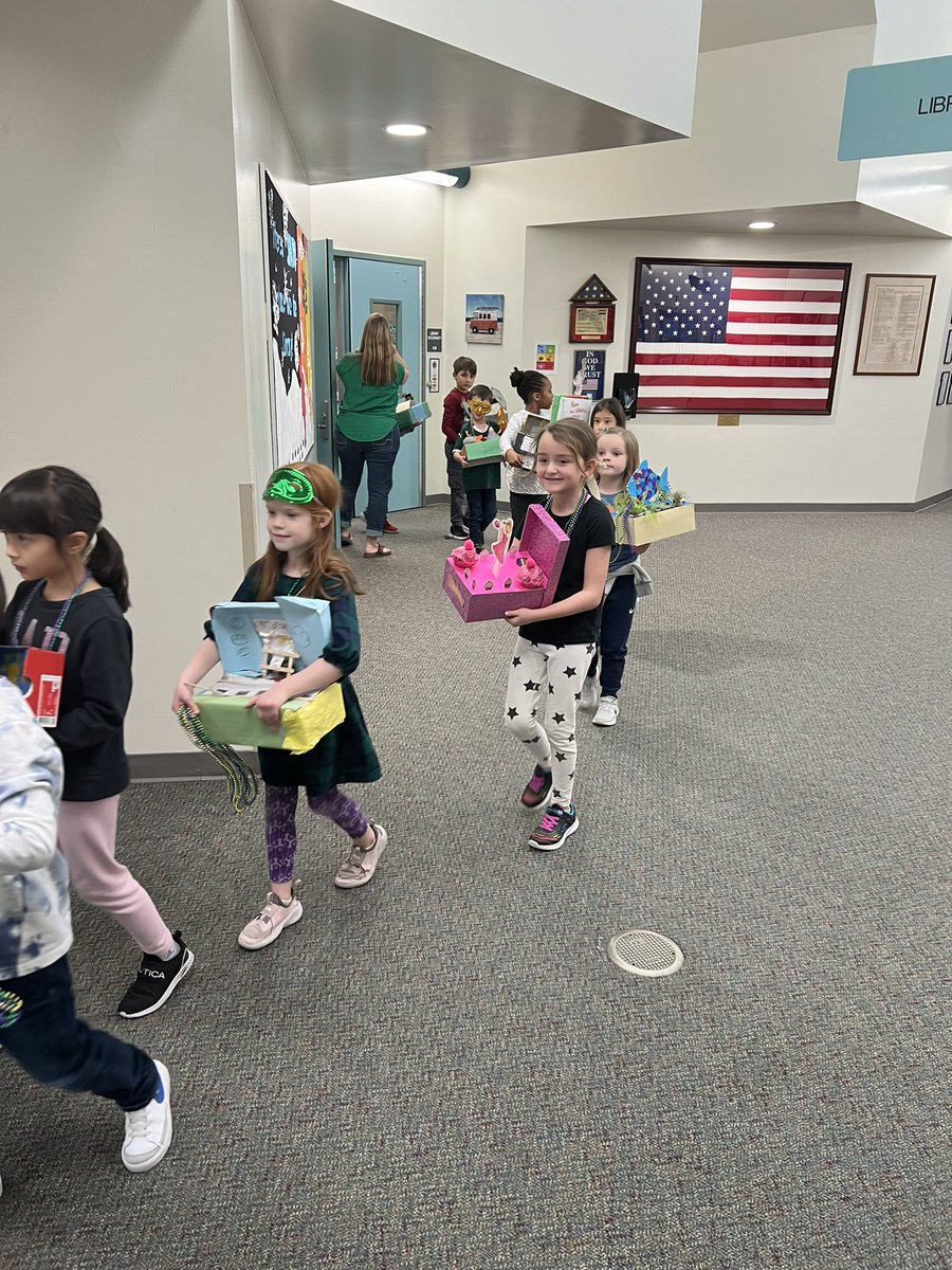 h_mulcahy's tweet photo. Fun times at JHE today! King Cake, a βfriendlyβ competition of Rock, Paper Scissors to see who could win the most beads and a Reading Mambo Book Float Parade!
πππ
#HayesHawks #MardiGrad #FunTimes https://t.co/GVRytmdkwA