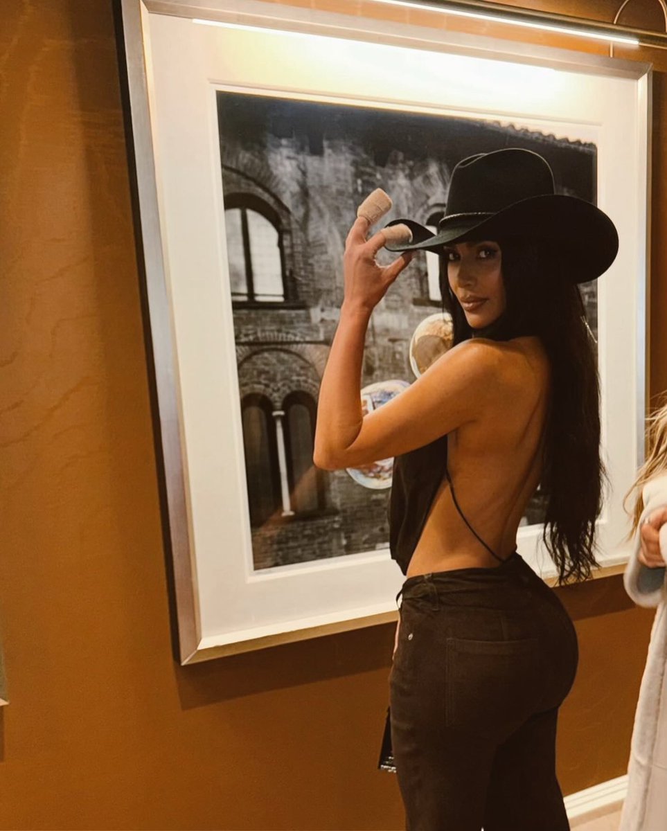 Kim Kardashian tweet media