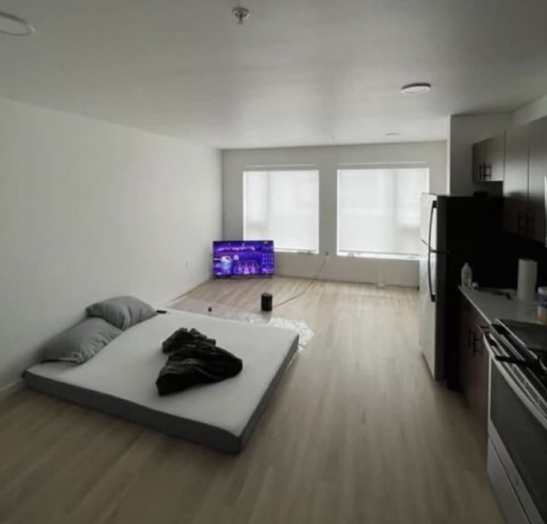 Just moved into a new apartment how we looking